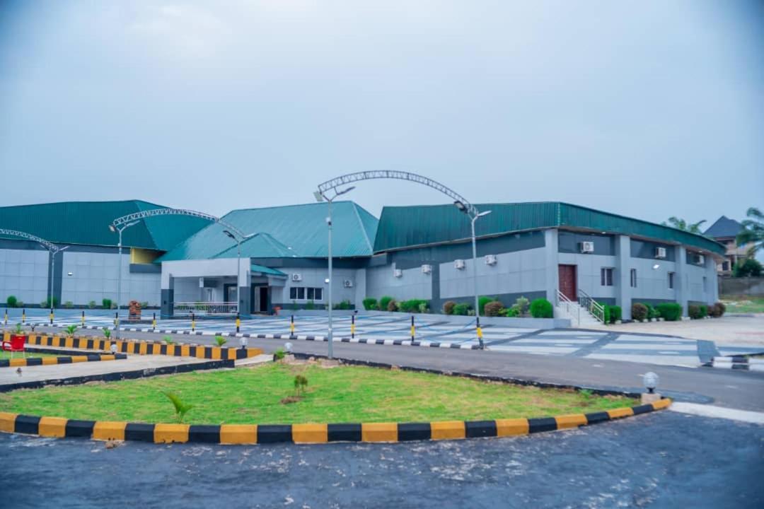Murphy'S Mansion Resort Umuahia Exterior photo